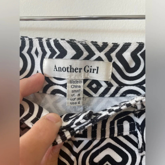 NWOT Another Girl|| Heart Printed straight leg jeansSize 4. Sold on Free people - Picture 3 of 7